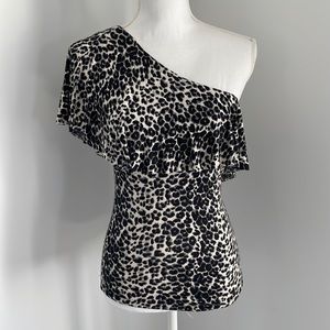 One shoulder leopard top